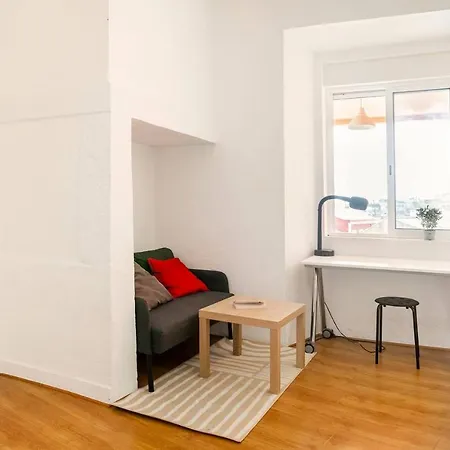 Relax In Lisbon For 4 People With Terrace And Parking-3